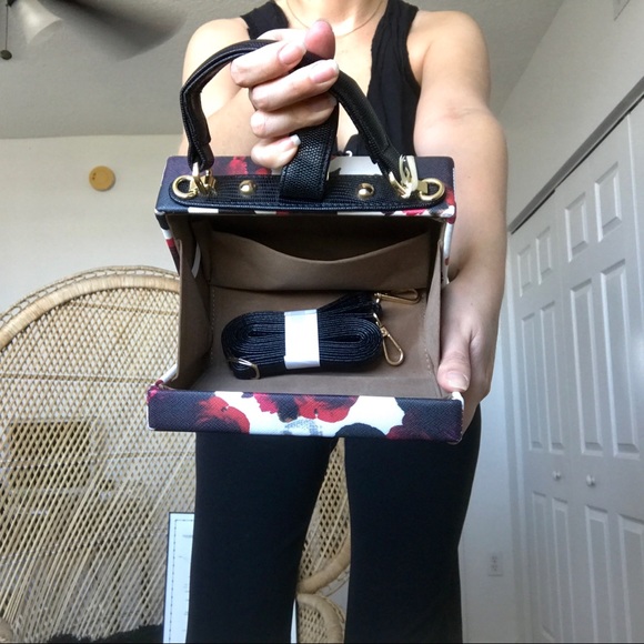 SOLD- Rose Box Purse🌹 - Picture 3 of 4